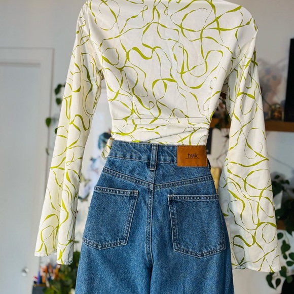 Dynamite-White and Green Wrap Blouse - Picture 8 of 8